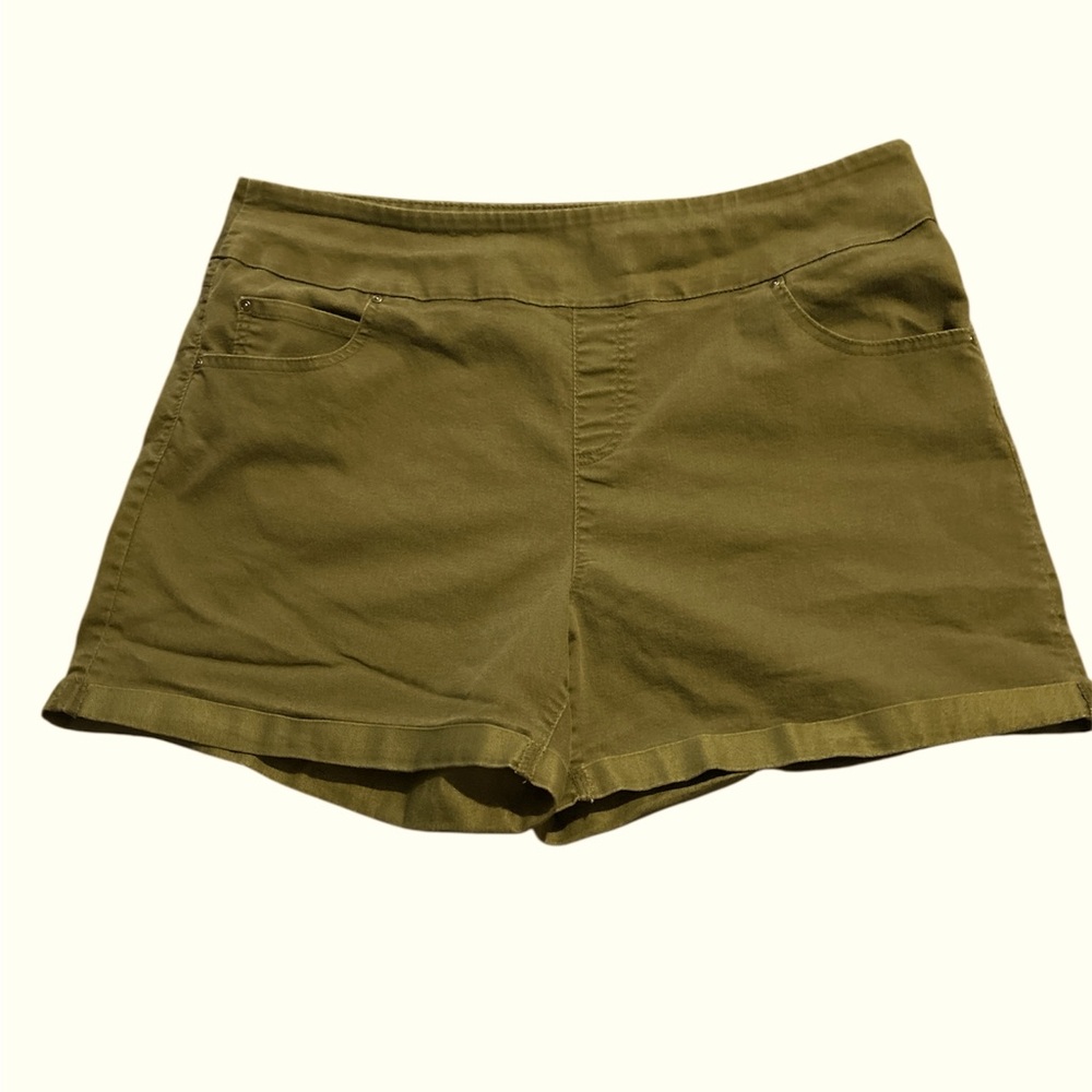 Olive Green Women's Shorts W 19-20.5 L 15.5 I 4